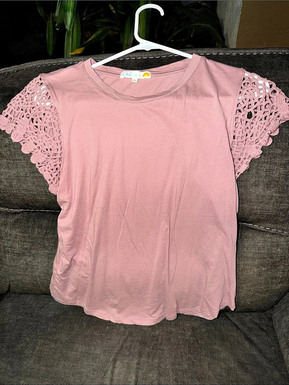 C&C California Coco Crochet Sleeve Tee Pink Size Large